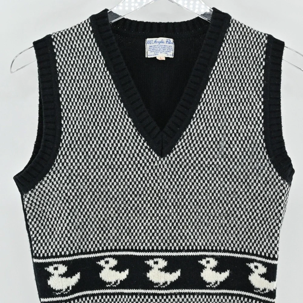 True Vintage 1960s Childrens Duck Vest‎ Size L Preppy Academia Nostalgic Sweater